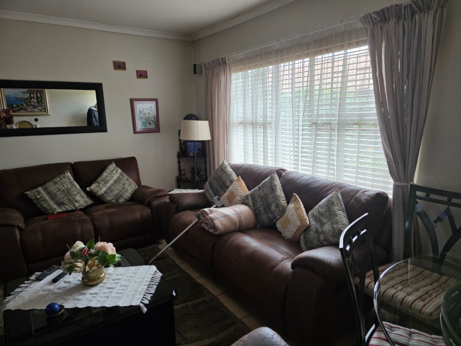2 Bedroom Property for Sale in Langenhovenpark Free State